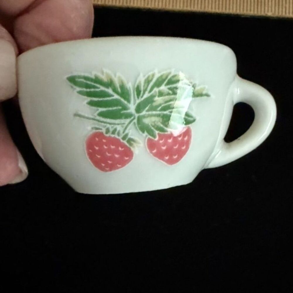 vtg mini ceramic tea cup with strawberry motiff